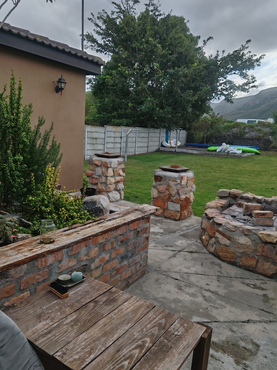 3 Bedroom Property for Sale in Heuningkloof Western Cape